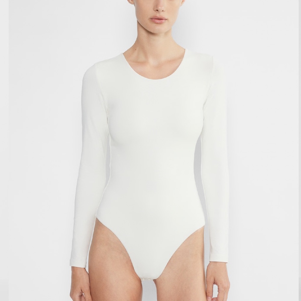 Aritzia Babaton white Contour Crew Bodysuit